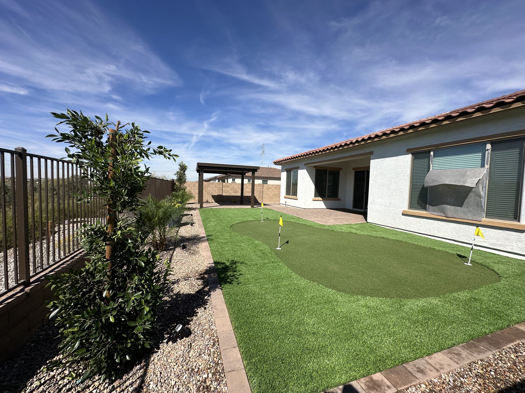 Backyard putting green in artificial turf